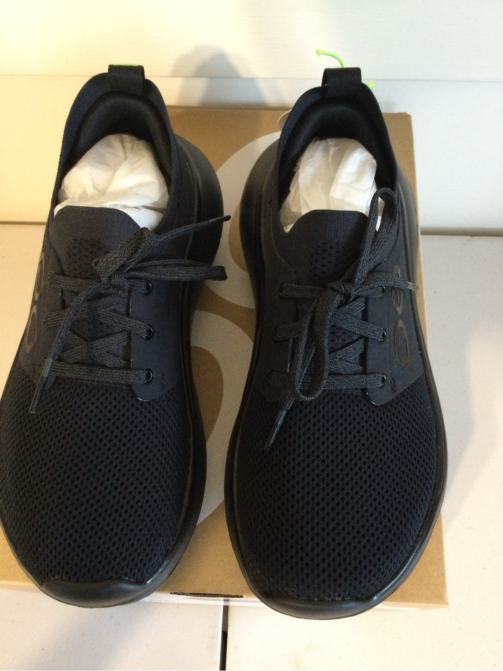 OOFOS Women's OOlly Stride Black Slip-On Sneakers - Size 6 - Picture 2 of 5